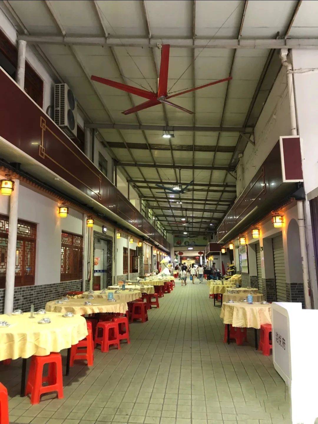 去光明招待所就知道吃乳鸽,难道就没有其他好吃的了?