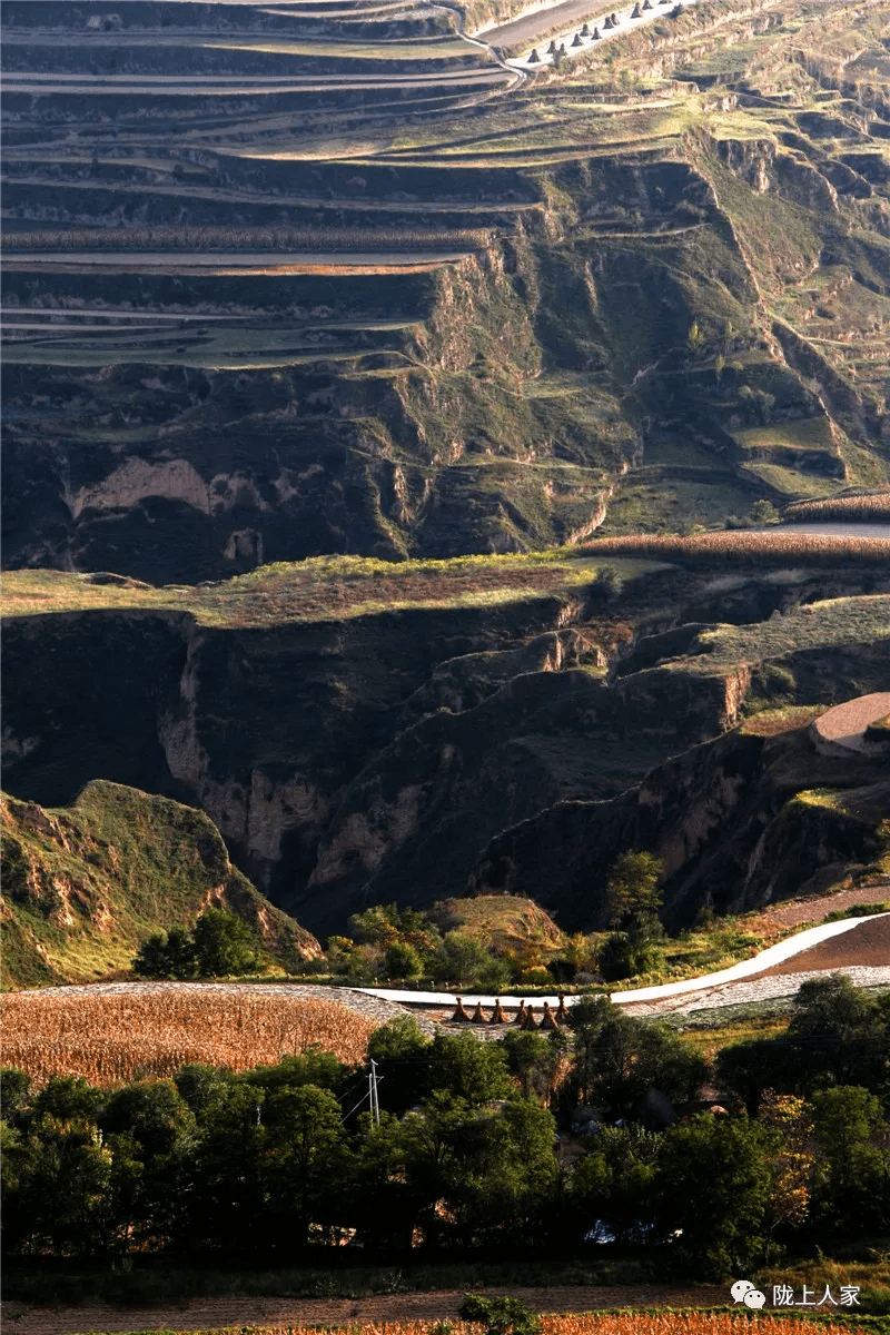 风光摄影组图大西北的甘肃沟沟岔岔崖崖埂埂坡坡屲屲