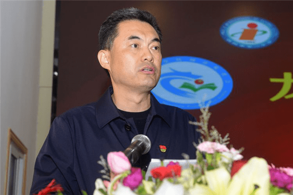 张成铎在致辞中指出龙都校园阅读联盟论坛的举办是全市人民文化生活中