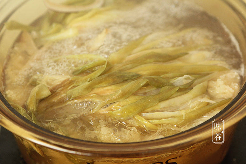 原创秋天干燥,广东人爱用这花煲汤,清热润肺去秋燥,滋养全家人