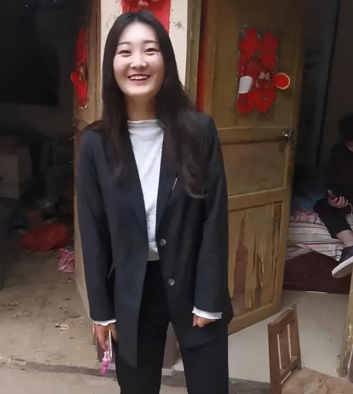 大衣哥成名9年再上热搜,评论画风突变,所有争议都围绕一个女人