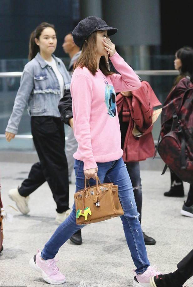 44岁的林心如过不去的少女情怀更无法坦然接受老去