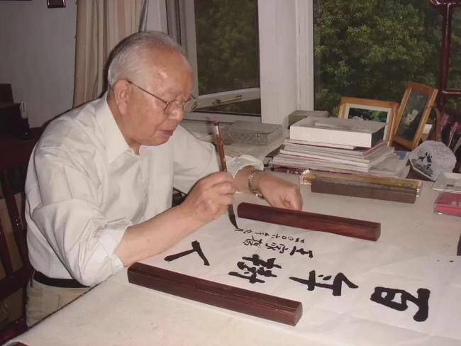 百岁王家扬:散尽毕生积蓄,不给子女留一分钱