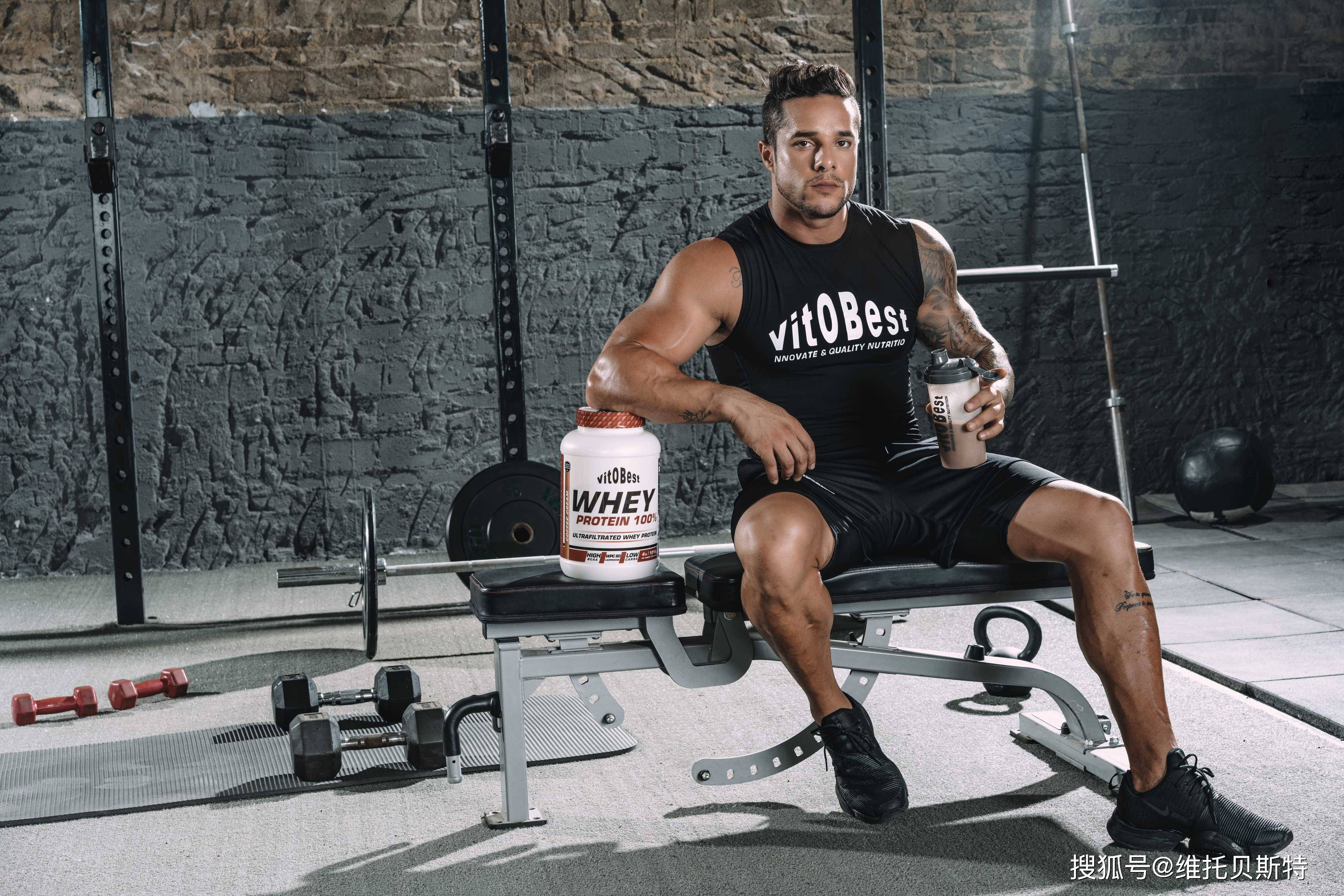 在运动前分别做了两套拉伸动作,一部分的人仅做一些简单不费力的动作