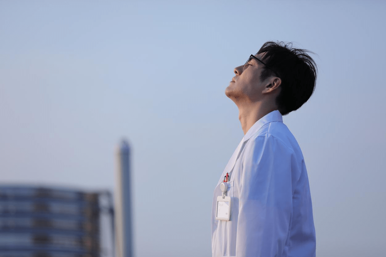 战疫2020之我是医生11月3日爱奇艺独家上映众星云集致敬中国医生