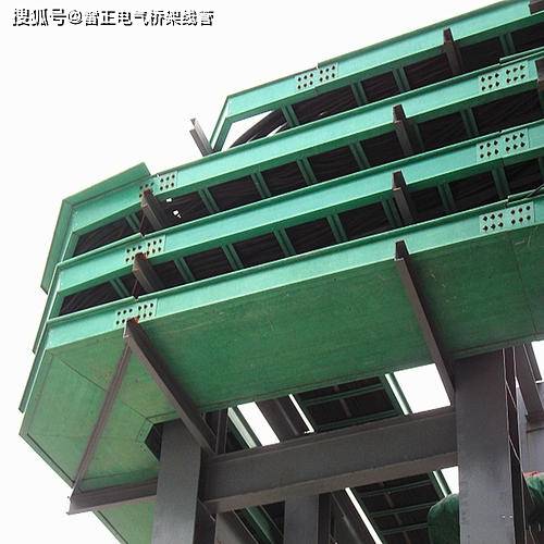 大的多层桥梁吊装时,工字钢柱应尽可能对称布置.