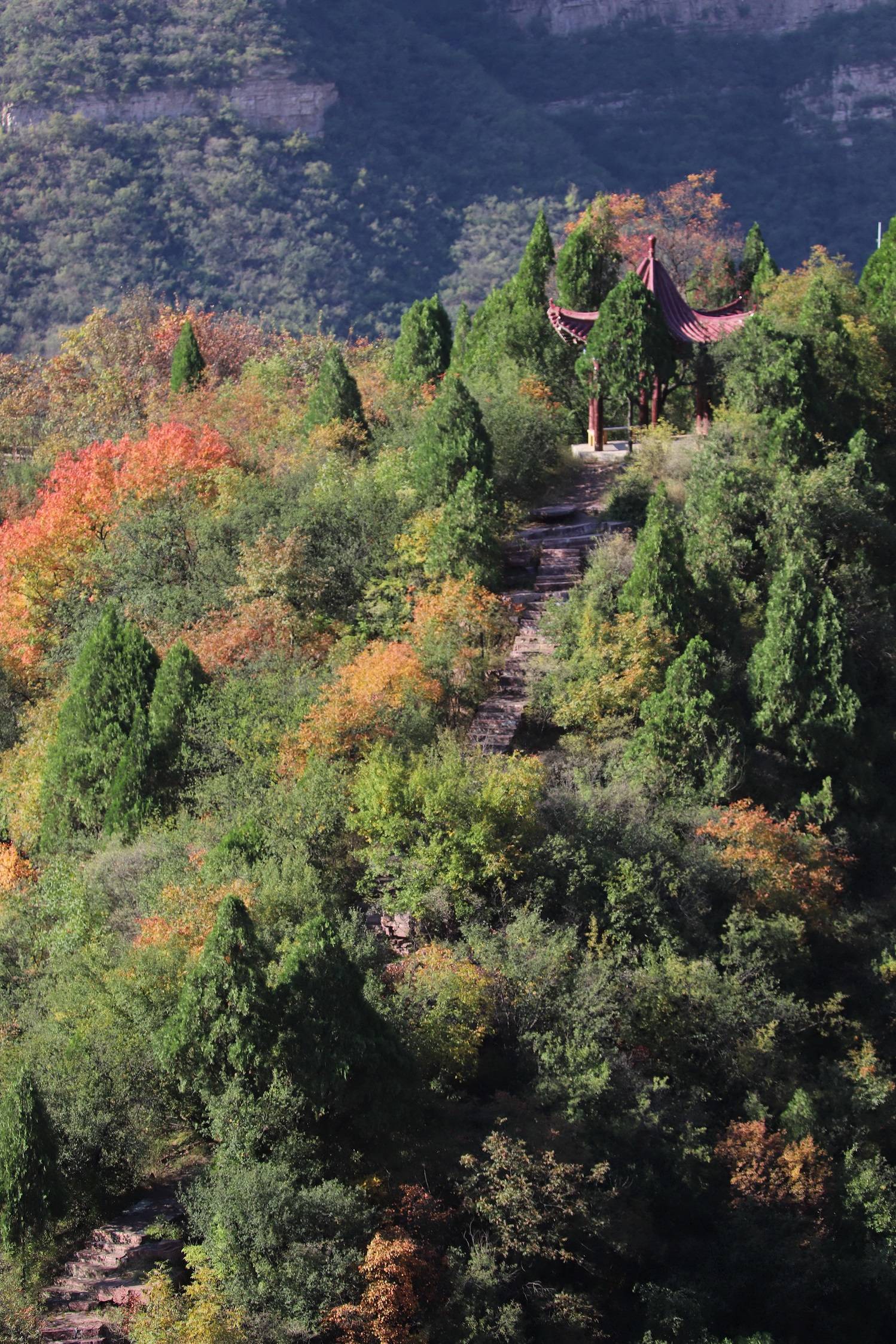 10月17日,在河南渑池县黄河丹峡七彩峡谷中拍摄的美景.