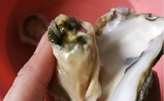 蒜蓉粉丝蒸生蚝,只要跟着步骤一点点做,蒸出来的比饭店还香