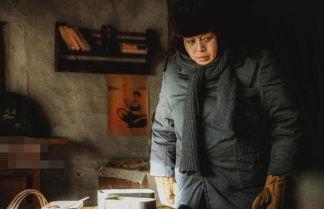 但是女儿刚刚过满月,丁嘉丽就和胡广川离婚,离婚原因至今没有公布.