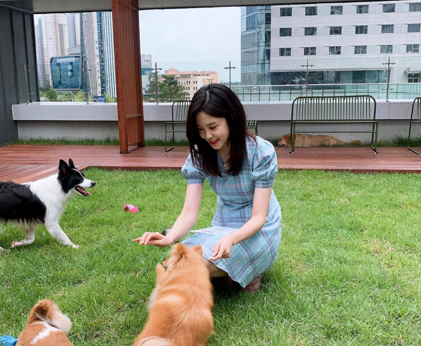 她在世界杯上回眸一笑,让她一夜爆红,最美"世足"如今长这样_张艺媛