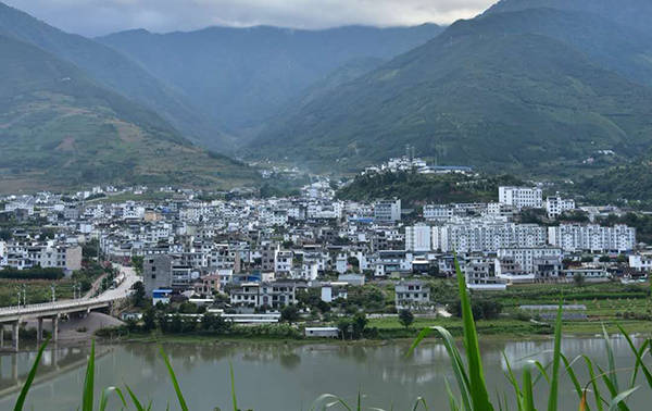 民族时报全媒体记者 冯琴云龙县位于大理白族自治州,保山市,怒江傈僳