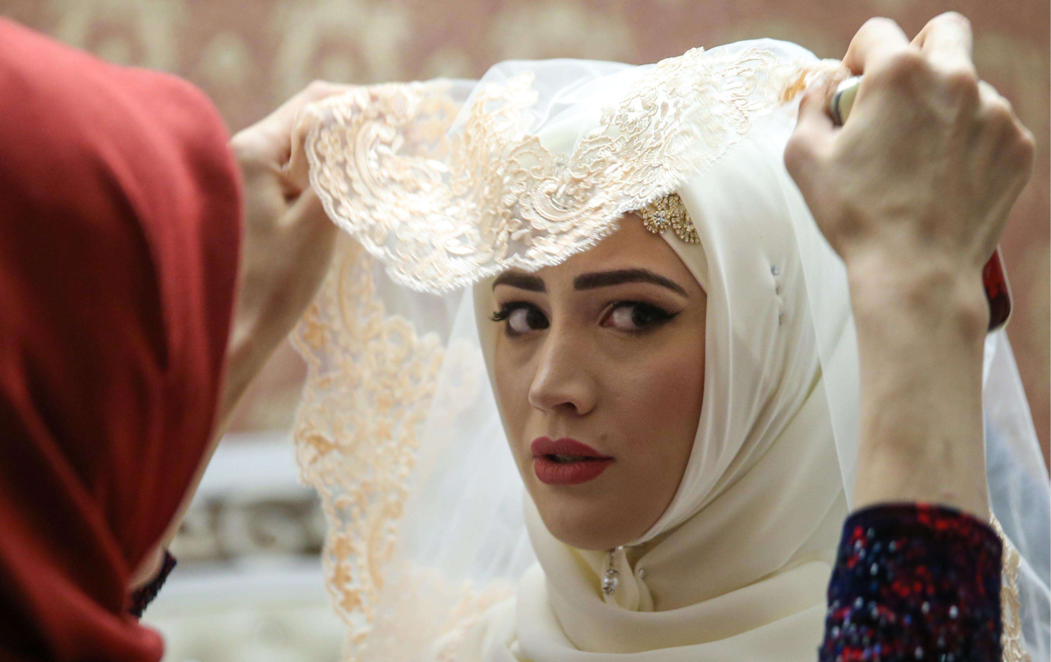 所以动乱愈演愈烈,直到一个叫杜达耶夫的头目当上了车臣总统,并得到了