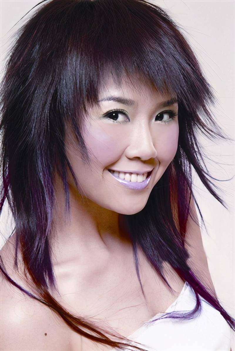 王蓉唱红《芙蓉姐夫》后,为何从人们面前消失了?她现在近况如何