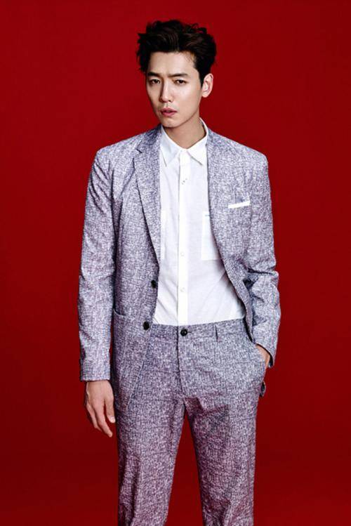 恋爱八年依然甜蜜恩爱,男方是圈中有名星二代_郑敬淏