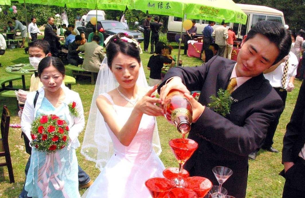 95後情侶結婚婚禮花費30萬月薪4000的男人當場就悔婚