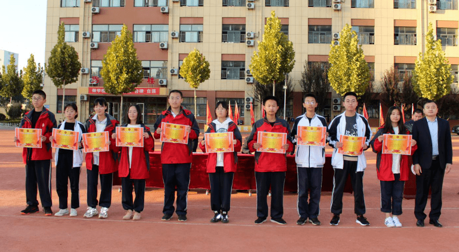 聊城华育学校:鼓舞人心,奋力前行——记第一次月考表彰大会_手机搜狐