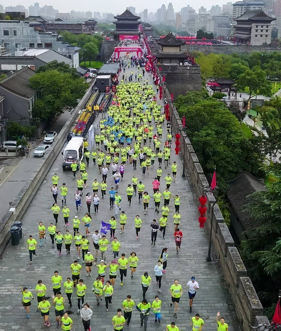 西安城墙跑马拉松破坏文物小看古人历经几百年城防不是虚的