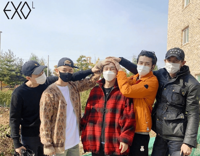 金钟大摸头照来了!吴世勋,朴灿烈穿搭是亮点,像极了村口的大爷