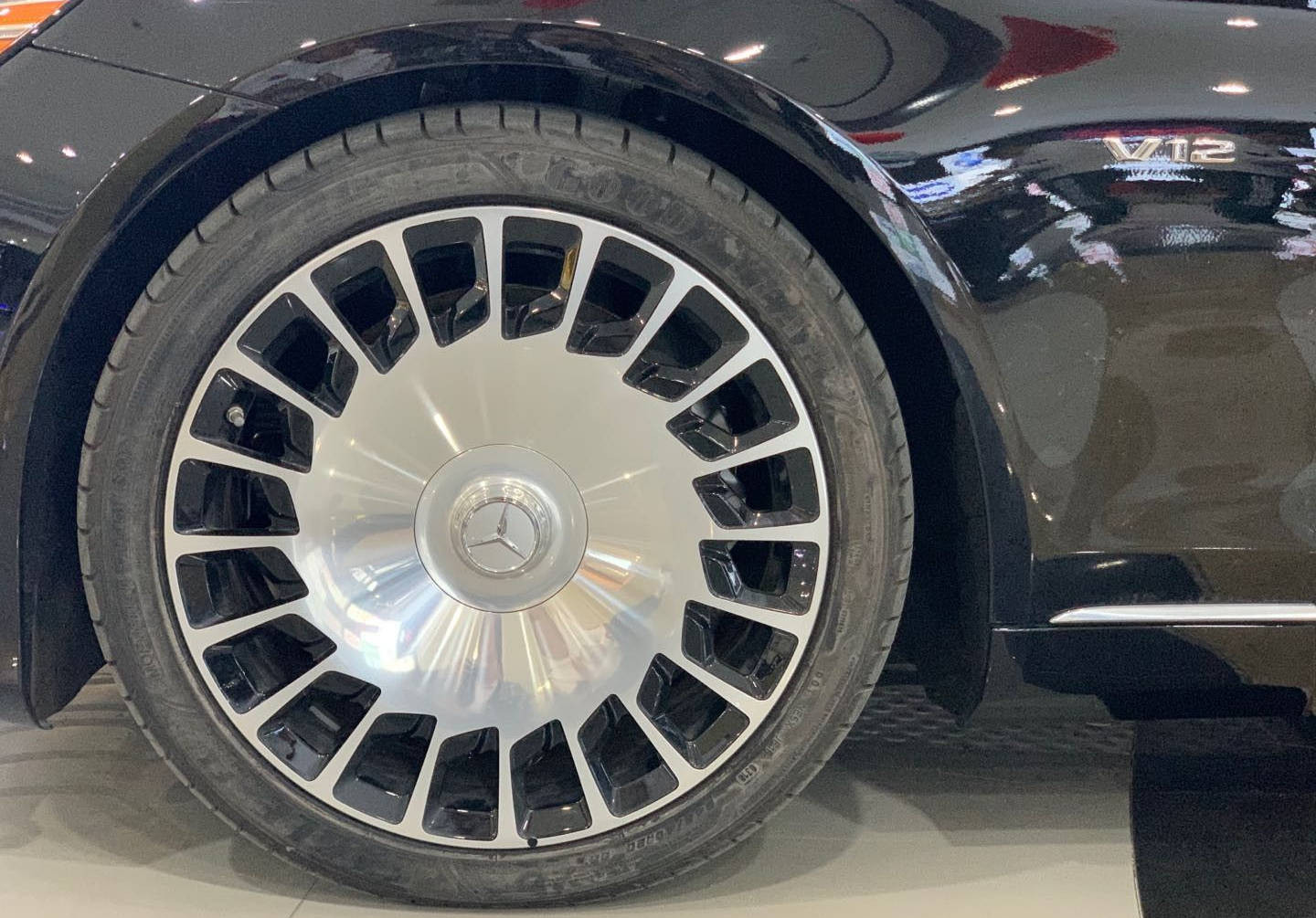 豪华车领域中的极品 奔驰迈巴赫s650专属锻造轮毂