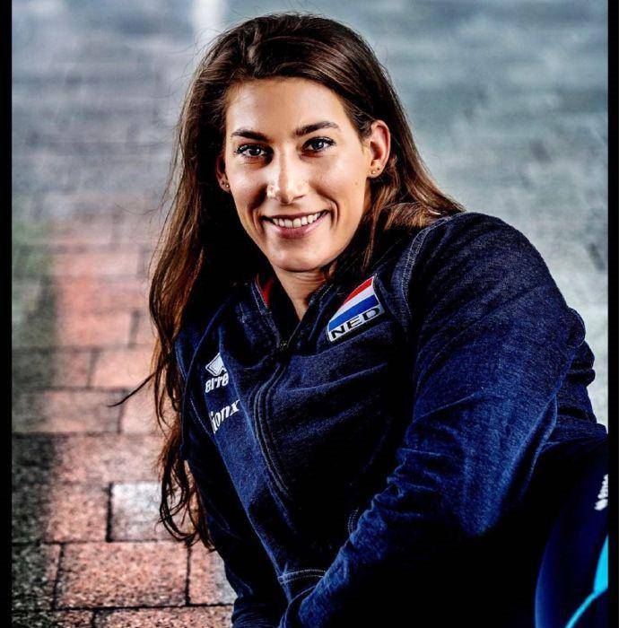 国际排联本周之星荷兰女排美女副攻德克鲁伊夫