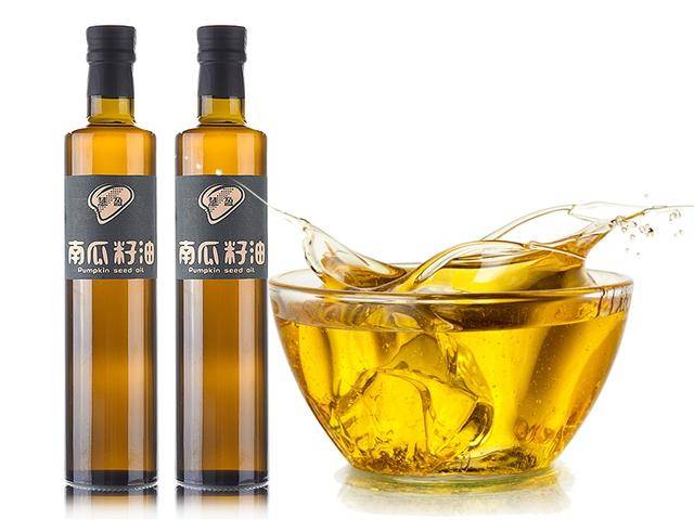 实力烹饪管家慧盈南瓜籽油为家人的健康加油