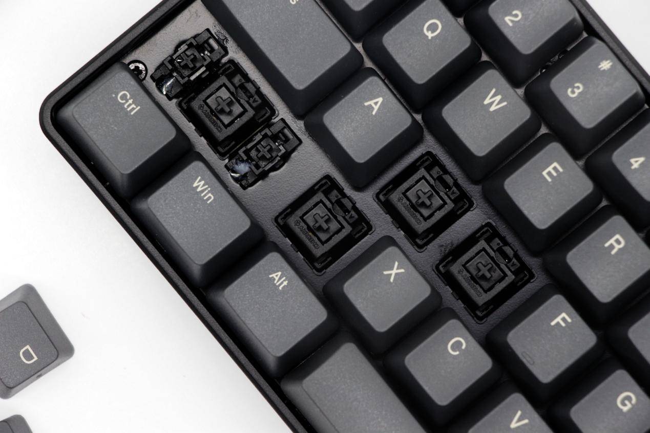 原厂cherry轴手感经典简约设计雷柏61键游戏机械键盘