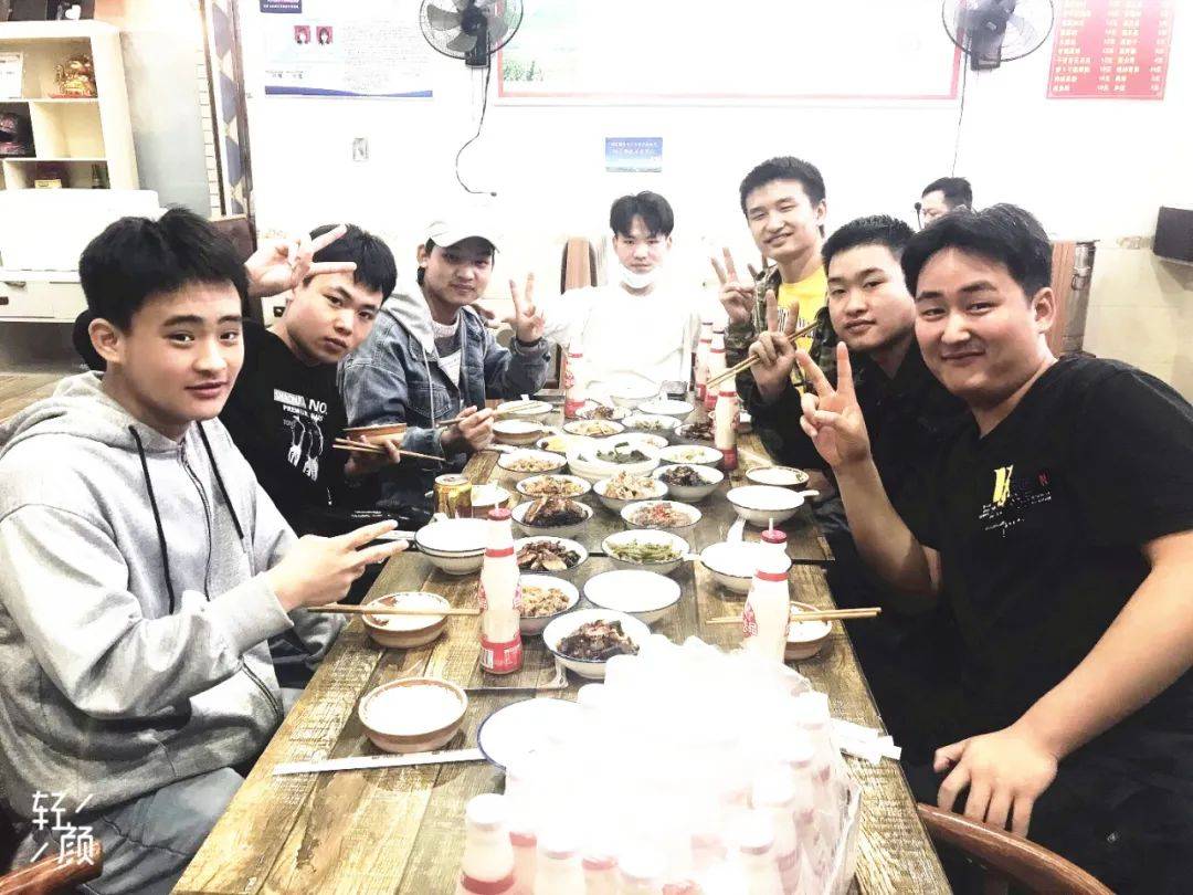 原创采访长沙岳麓浪琴湾浏阳蒸菜馆余总经营店面之道