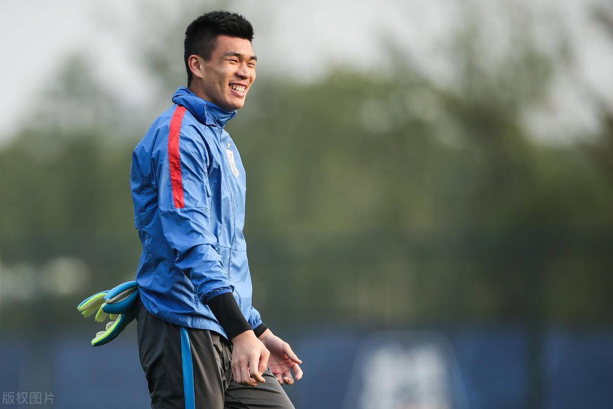 所以中超后面的三场比赛,马镇就会获得申花首发门将机会,李帅和曾诚则