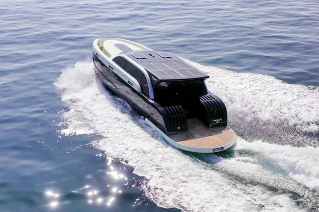 海上移动光伏系统助力ai游艇不断"进化"x40是一款全新的智能游艇,以