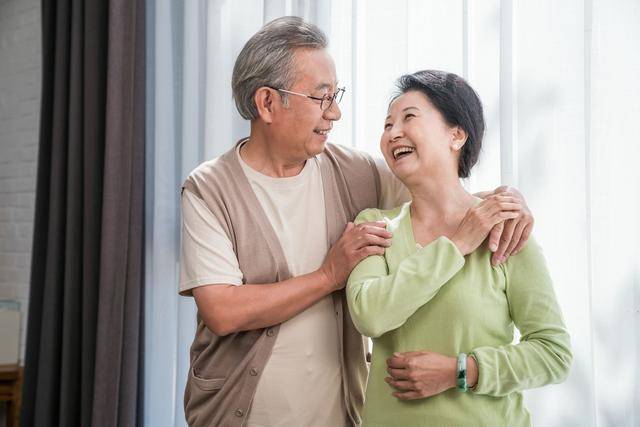 原创8旬半路夫妻厮守半生养老引爆二婚家庭矛盾手牵手离婚太心酸