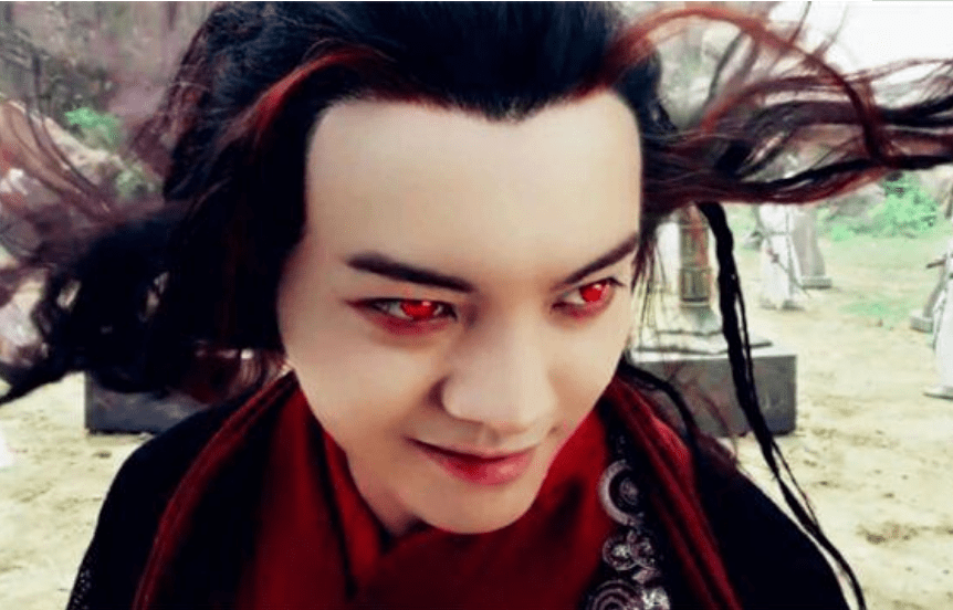 男星黑化:邓伦靠假牙,胡歌靠口红,窦骁靠眼线,他只靠一个眼神