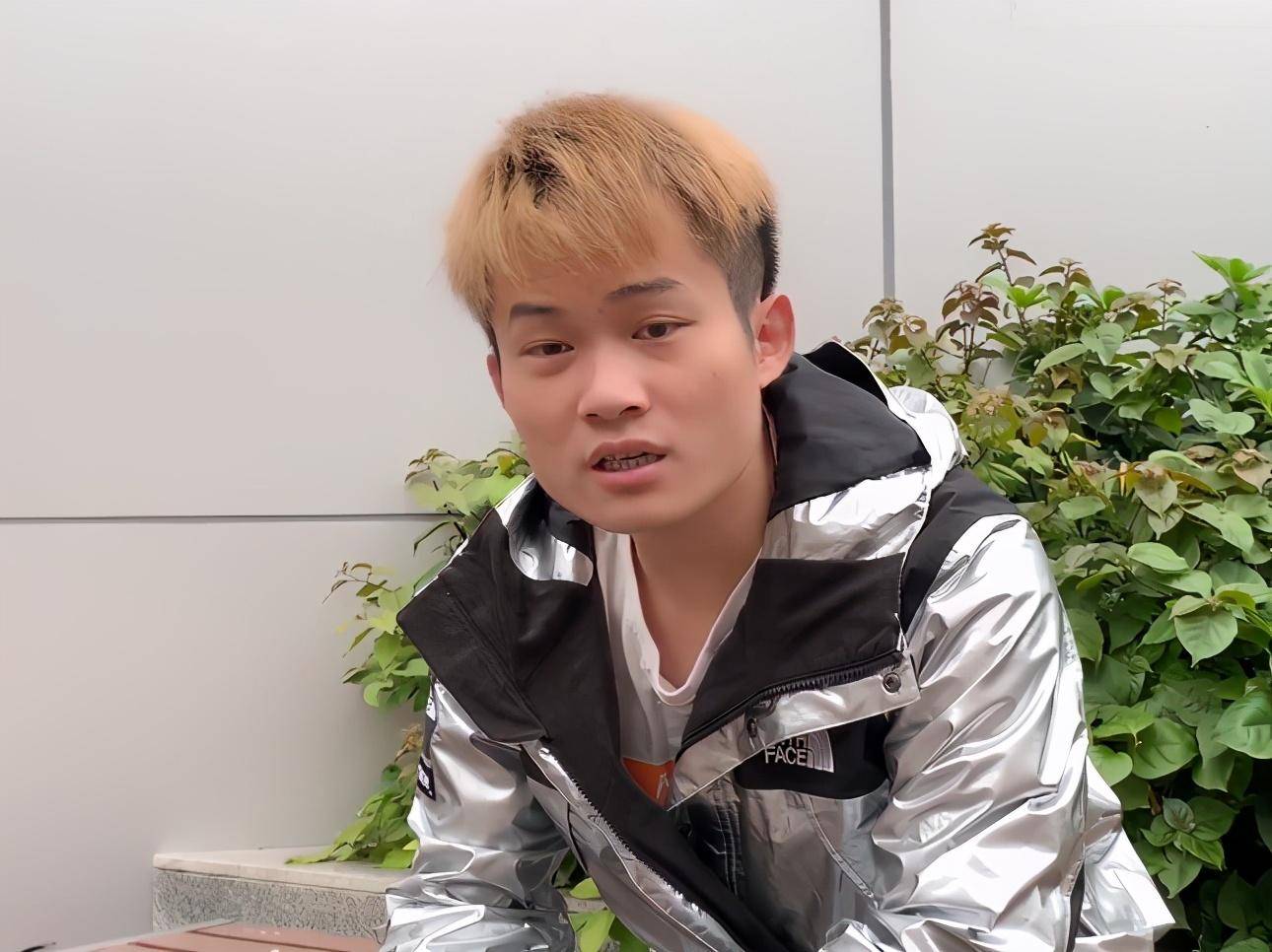 韩跑跑成ag超玩会最大金主,零封dyg后送大礼,全员签名感谢_月光