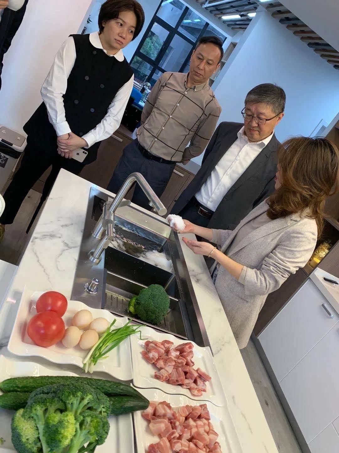 聚焦上海白玉兰谈家桢生命科学基金会理事长谈向东先生莅临迭家参观