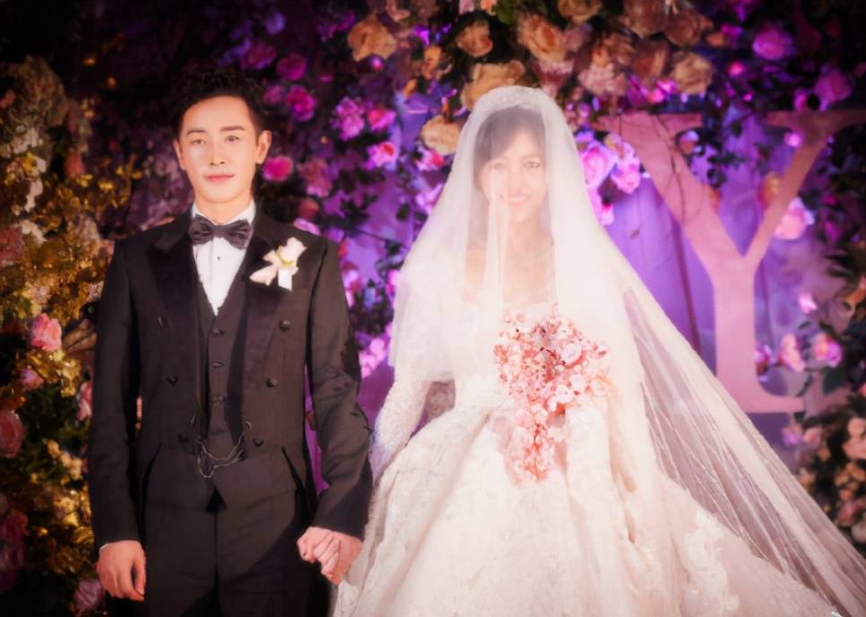 转眼就结婚两年了唐嫣罗晋庆祝结婚两周年两人又来撒狗粮来咯