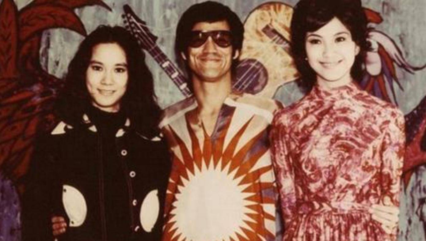 她是李小龙电影里的最美女神,如今68岁气质不俗,依然单身_苗可秀