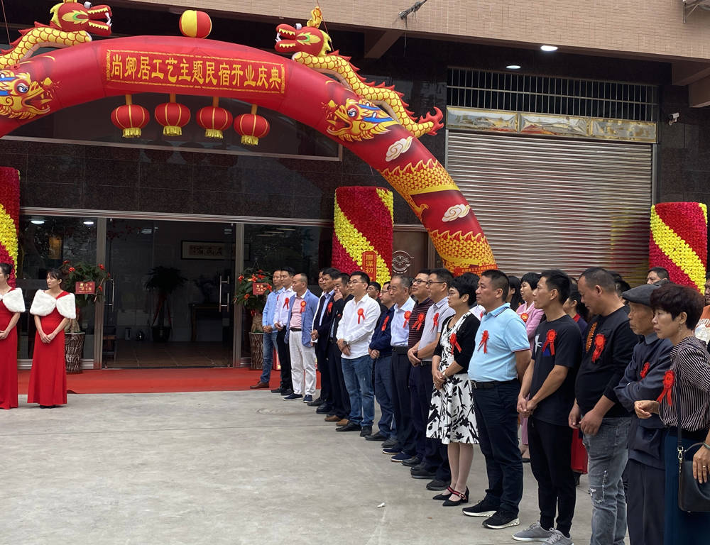 尚卿乡党委书记赵金忠,人大主任陈赫森,乡长高显达及尚卿乡的藤铁工艺