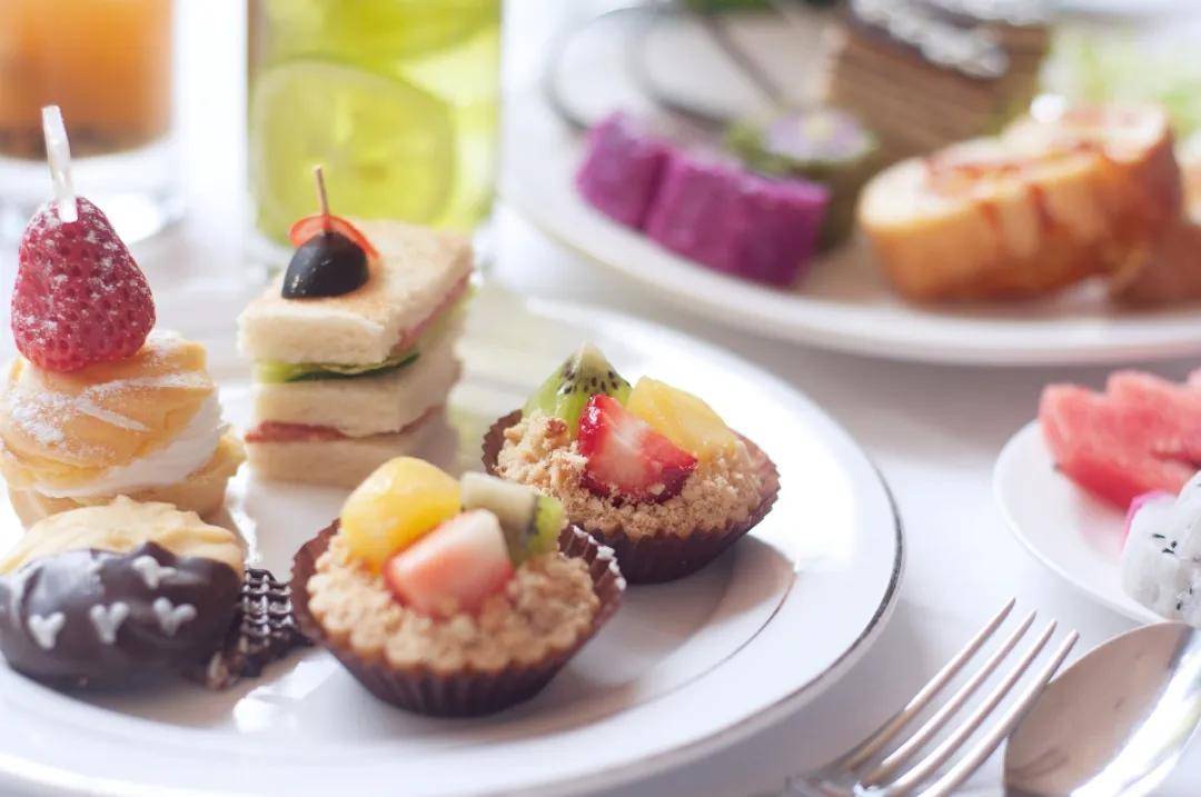 01多吃甜食会造成近视加速