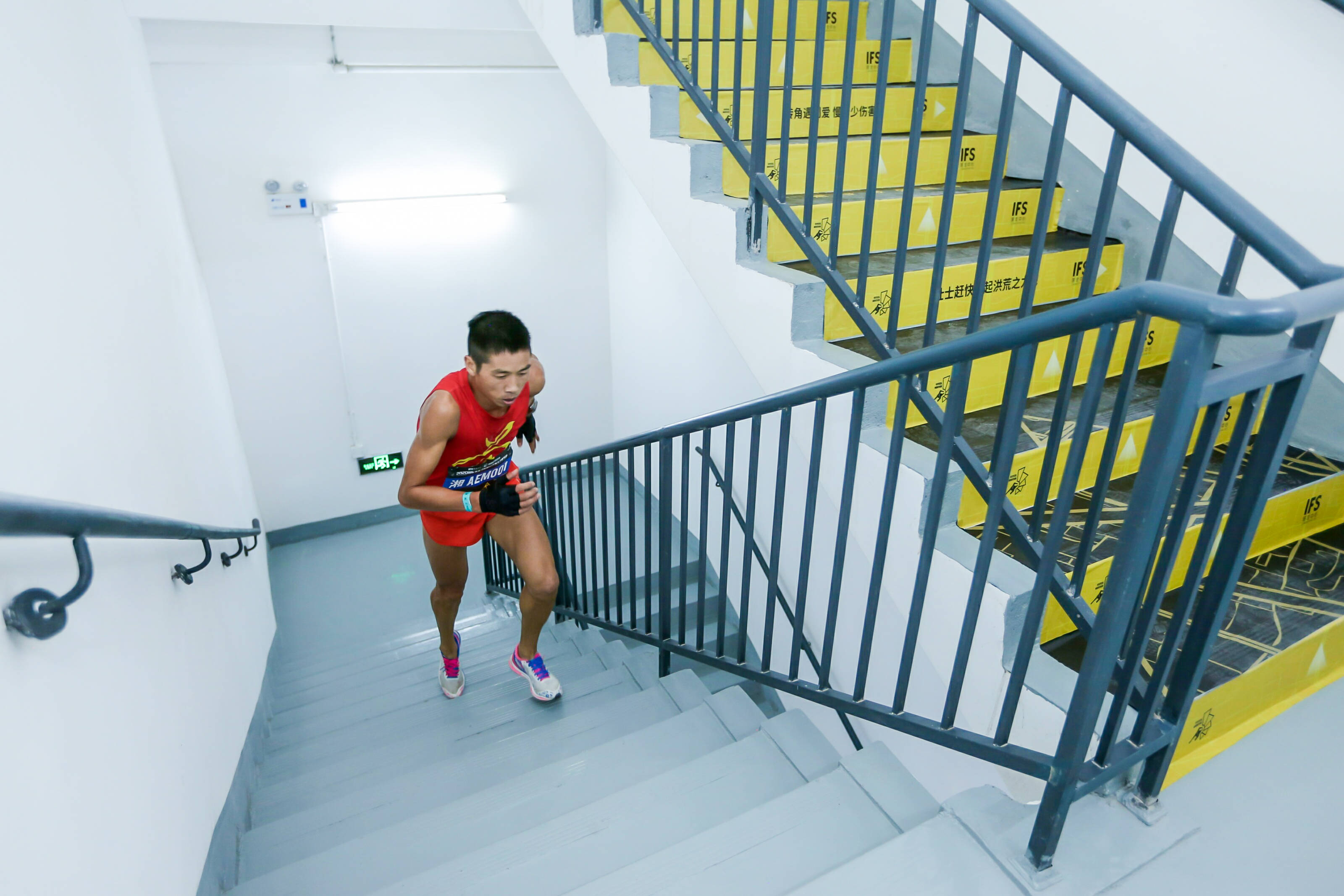 问鼎华中最高楼2020国际垂直马拉松公开赛长沙ifs站全速开跑
