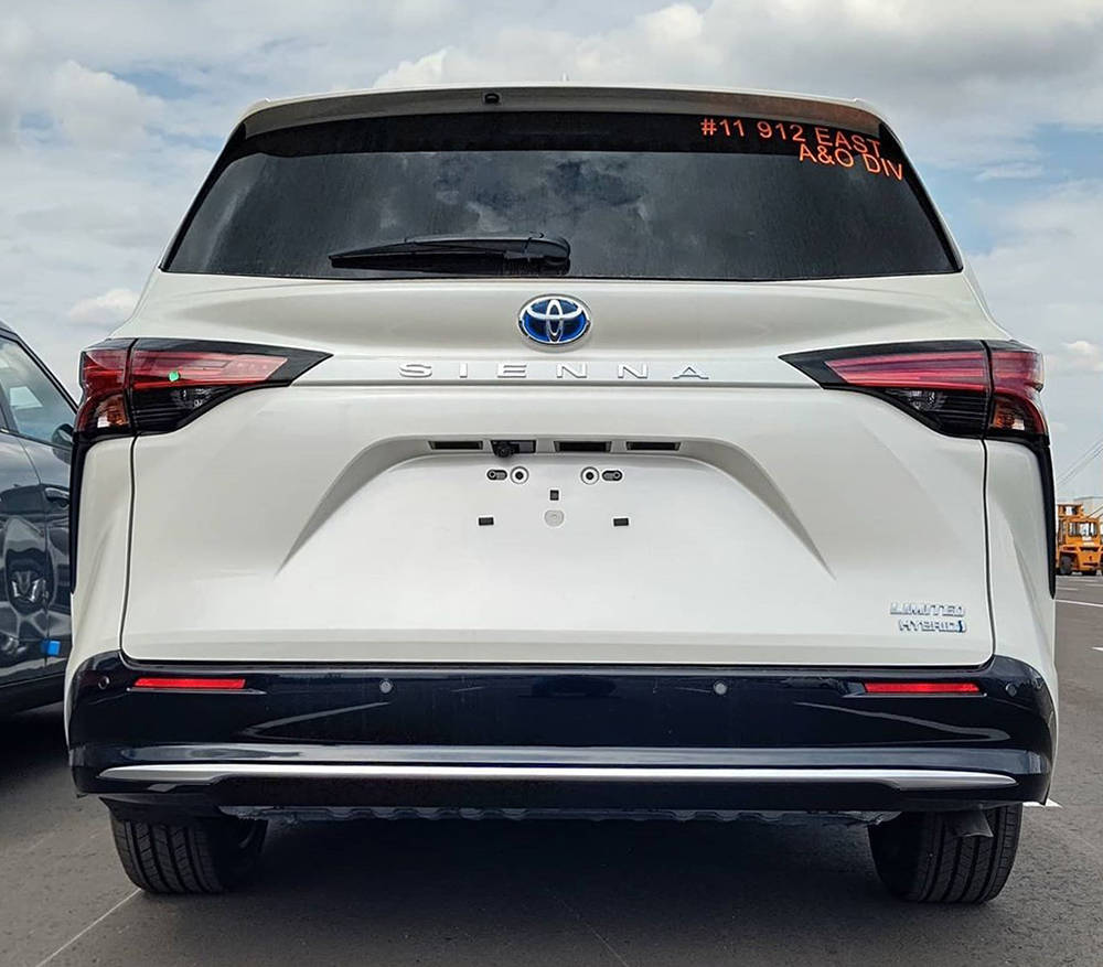 新一代丰田塞纳实车,外观很霸气空间很大,别克gl8要睡不着了