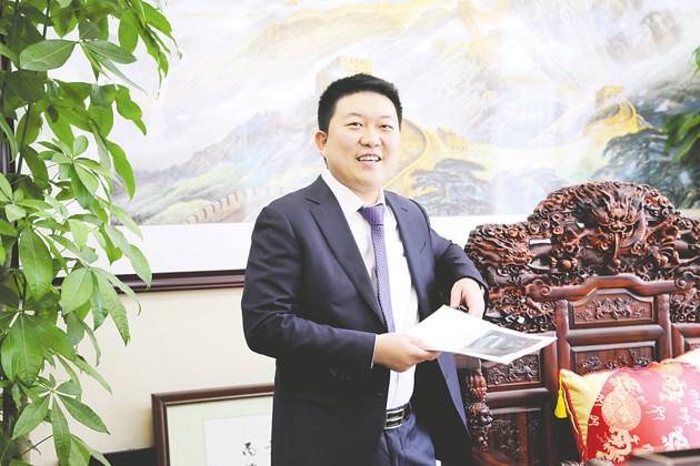 然而,即使公司负债累累,仍然有一批价值80亿元的石头藏在赵兴龙家族当