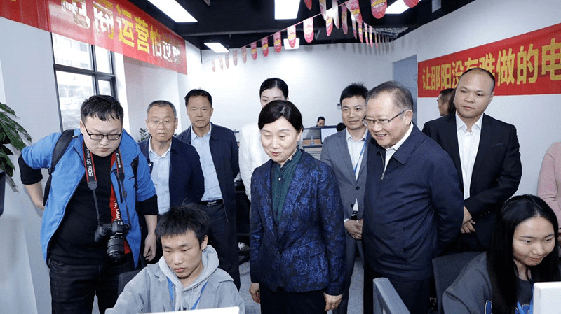 湖南大智慧家园的负责人刘东方介绍:项目前身是做企业管理咨询服务,并