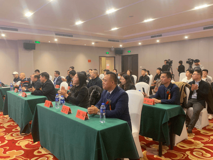 中亚汇聚融开放式股份公司在亚洲证券交易所主板上市