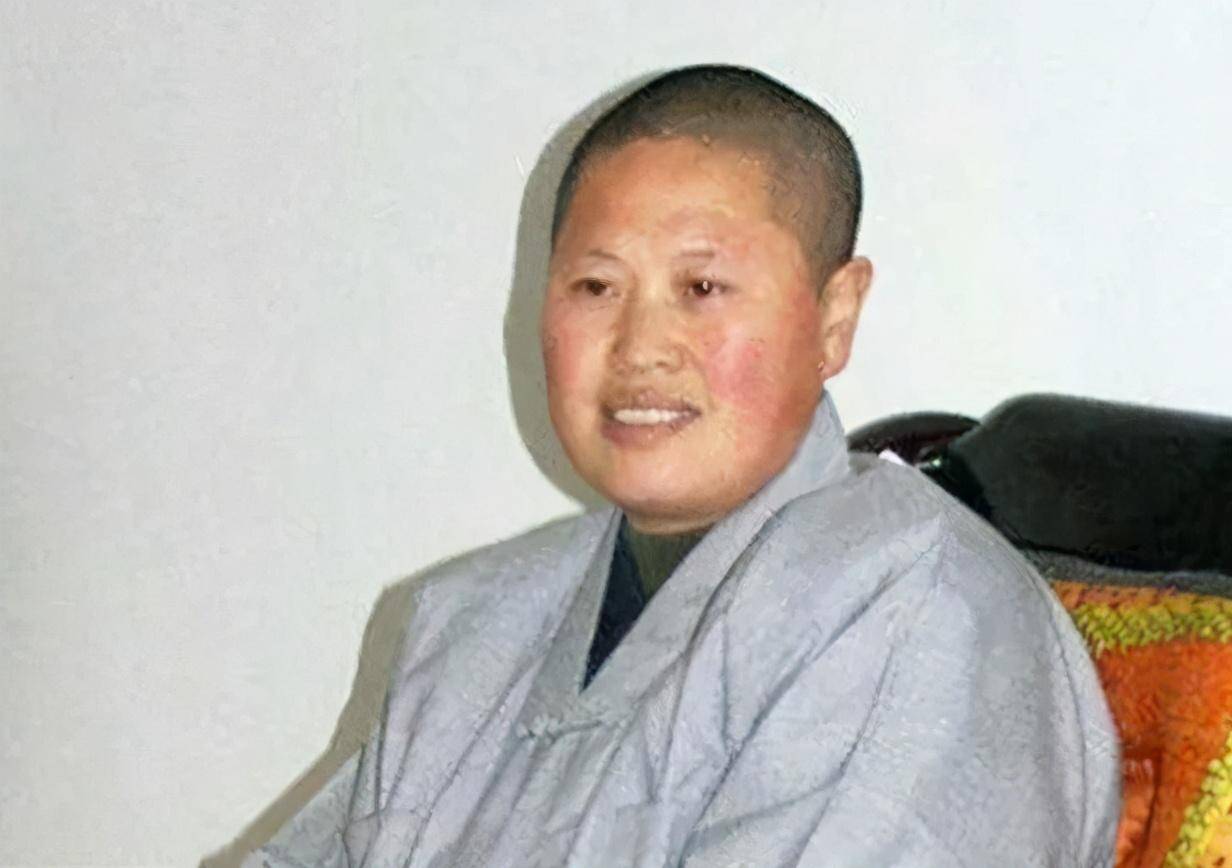 25年前清华高材生削发为尼,19年收养26个孩子,慈悲为怀功德无量_智宏