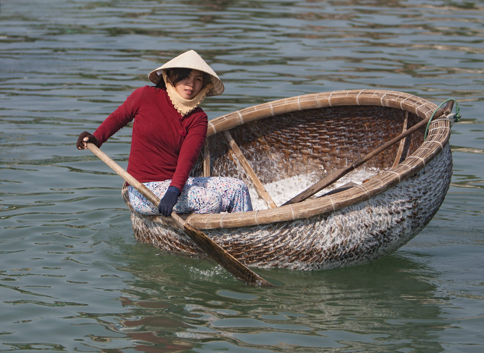 原创越南小蓝船造船用竹子编织而成涂上牛粪居然能防水