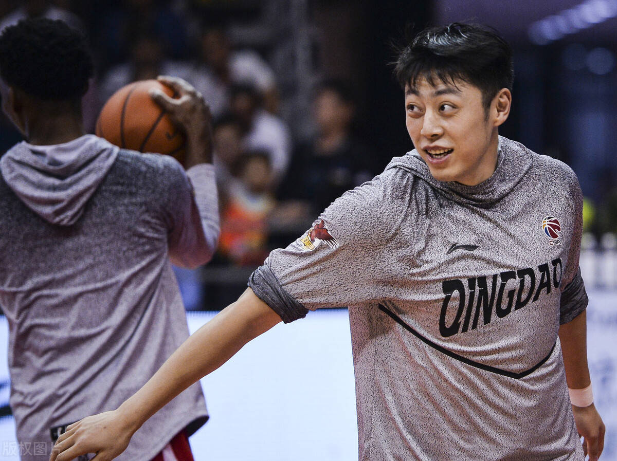 周湛东被撞飞界外,没想到赵睿居然动手了!惊讶大的无法想象