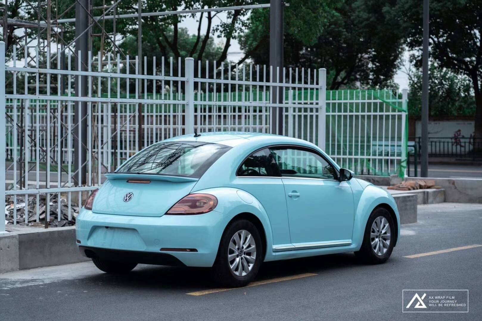 大众甲壳虫车身改色冰莓粉与冰川蓝的视觉冲击