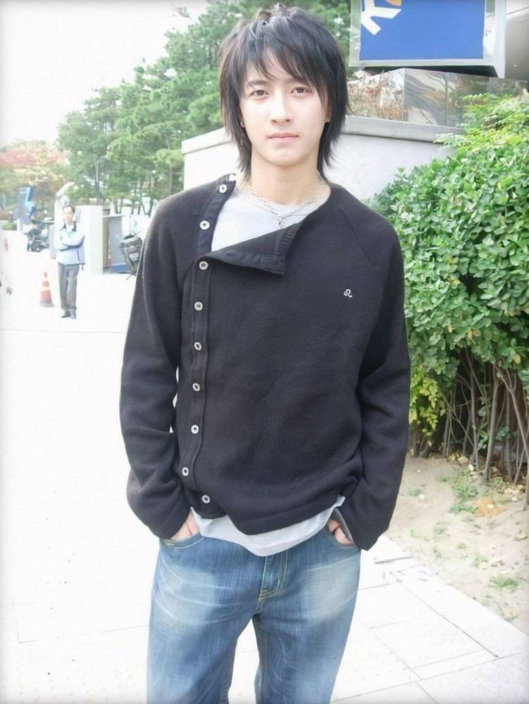 韩庚p老图庆祝出道15周年:带大家回忆一下童年男神的颜值巅峰