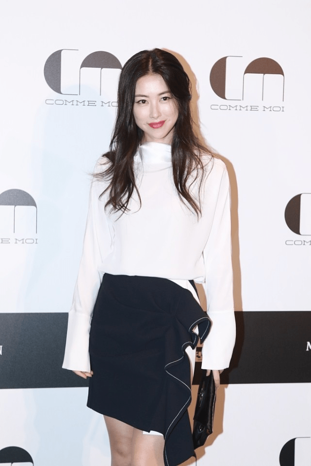 朱珠真是ol衣架蕾丝西装精致镂空啥都没露反而更显气质