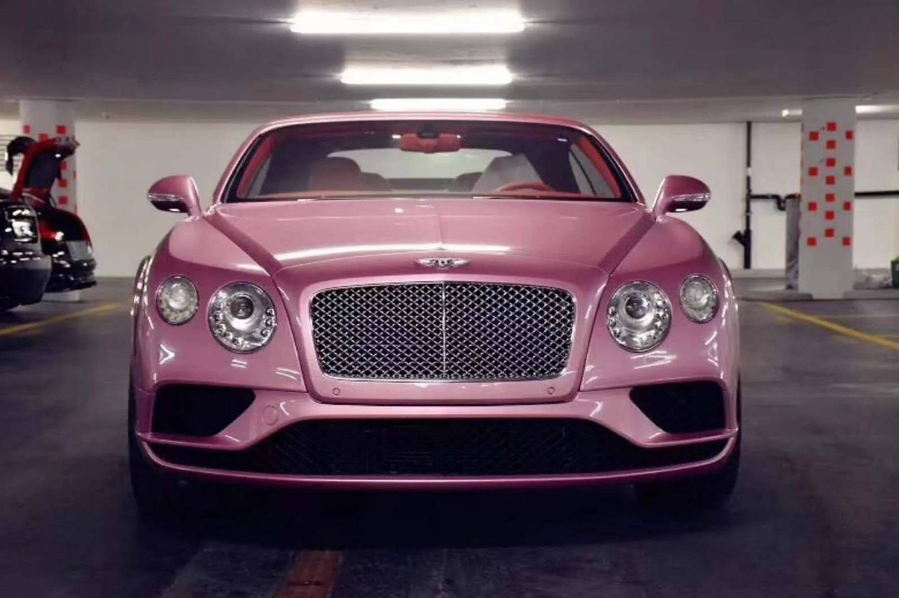 人称江浙沪第一富婆出门就开宾利因造型奇葩至今无人敢追