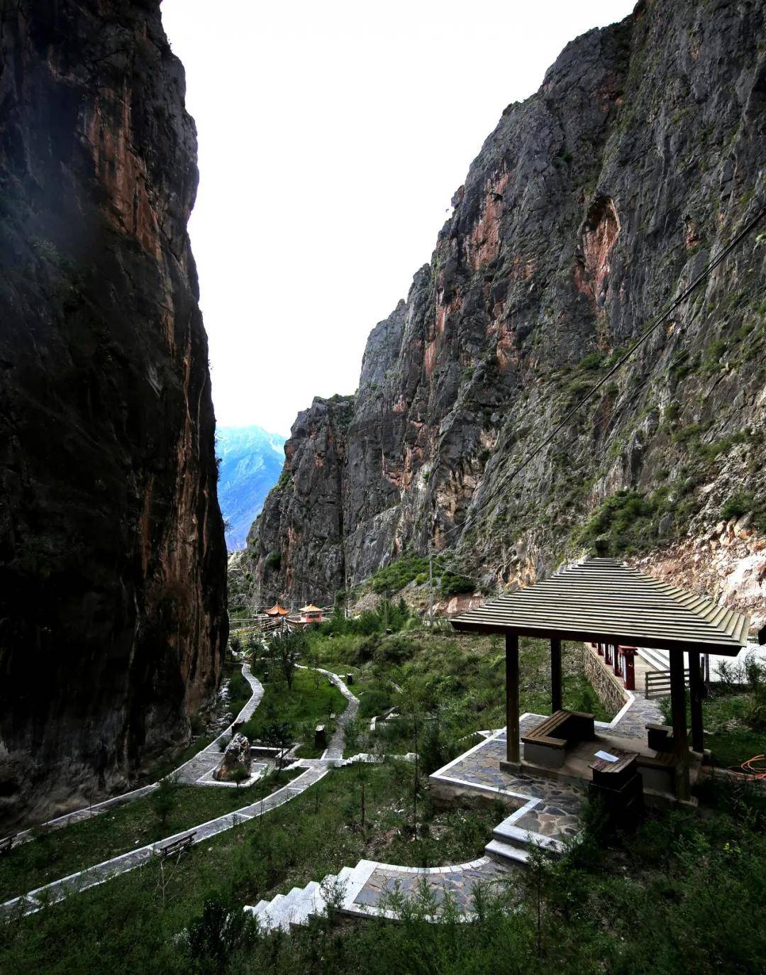 芒康县旅游景点图片